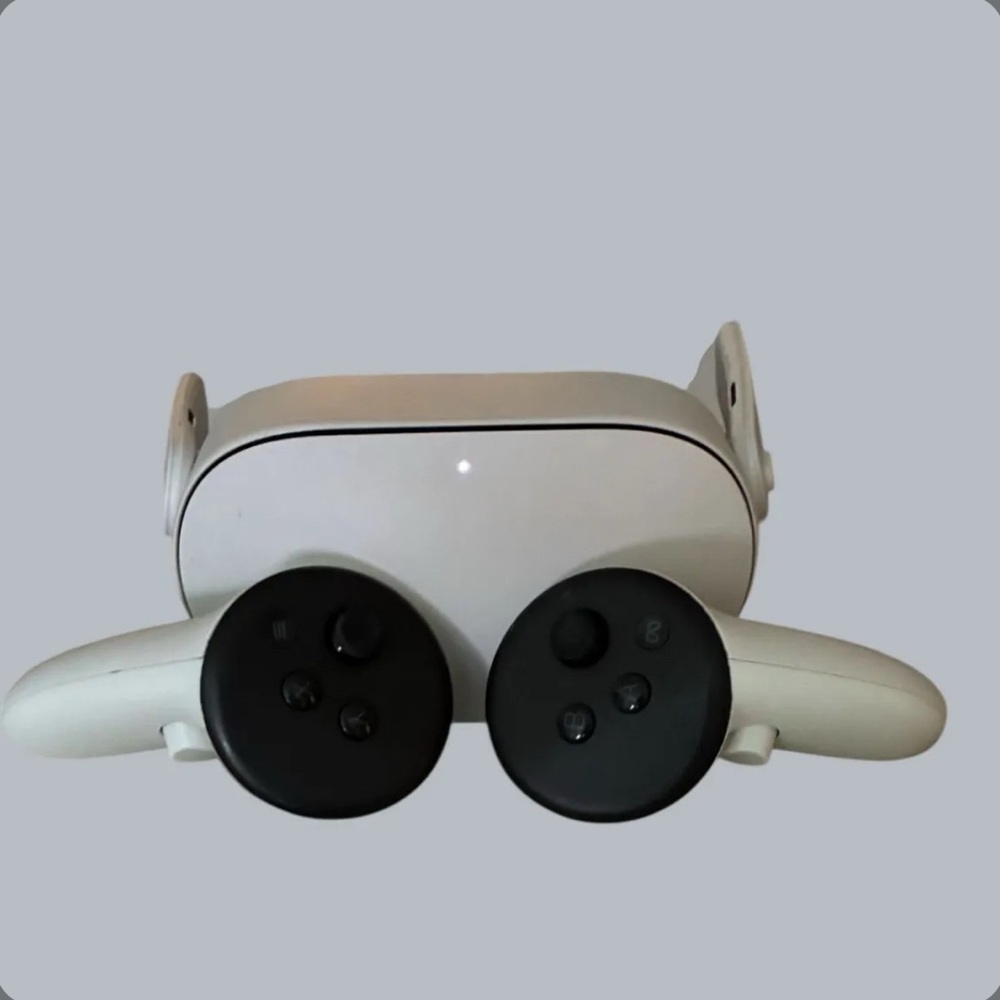 Meta Quest 3S Virtual Reality-256GB. Also comes w/ the zip around hard case